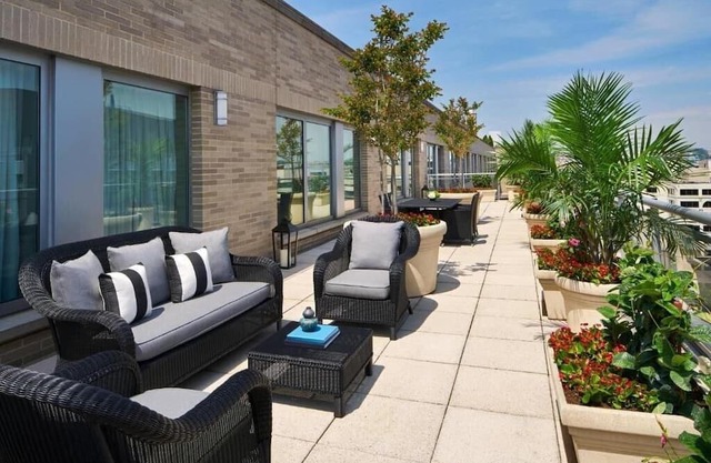 Deluxe King Near Blue stone Cafe WDC