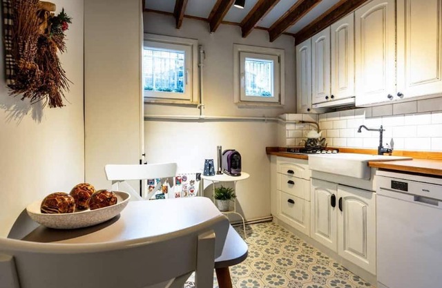 This house is a 2 bedroom(s), 2 bathrooms, located in Fatih, İstanbul.