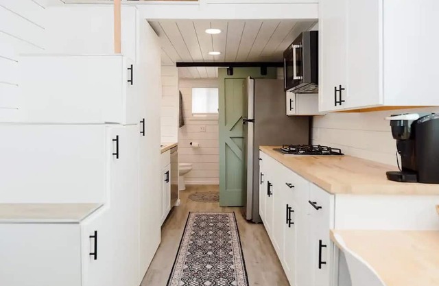 Tiny House - Centrally Located