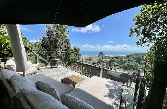 Panoramic Views. Modern Batch. Walk to the beach.