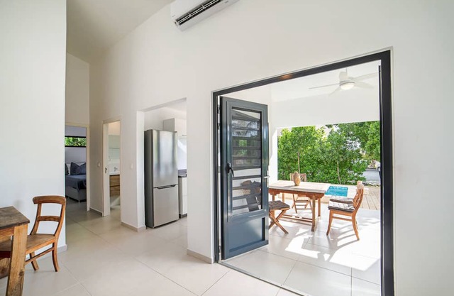 Cute hideaway with private pool & garden. Close to nature & beaches.