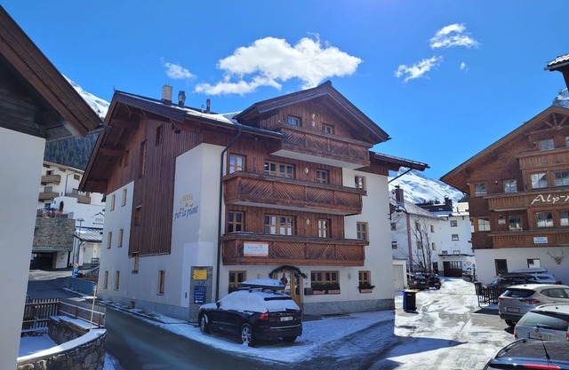 Lovely apartment for 4 guests with WIFI, TV, balcony and parking