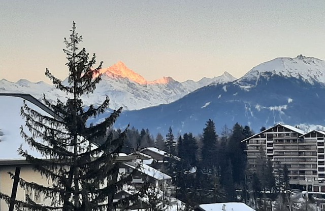 Crans Montana Bilocale Centrale Magnifica Vista Impianti di Risalita a un Passo