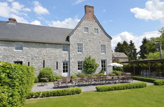 Farmhouse with wellness near Maredsous