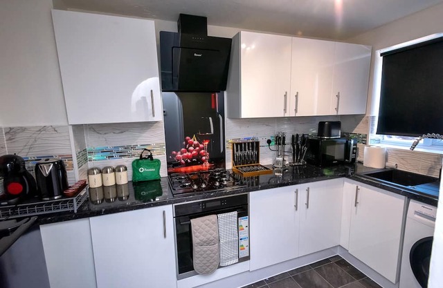 I Love London! A Stunning 2 Bed Home Sleeps 1-3!