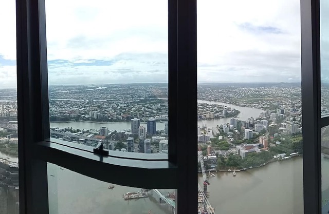 Comfortable and Spacious Queenslander In The Hills District