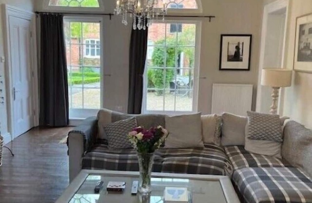 Elegant 9 Bedroom 5 Bathroom