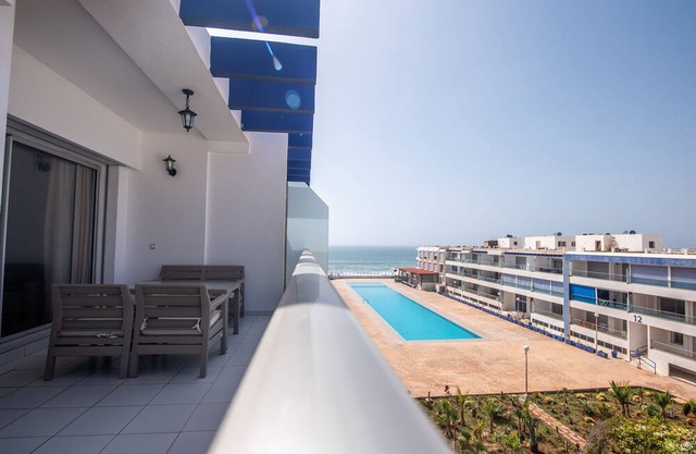 Appartement en Bord de la mer Avec Piscine