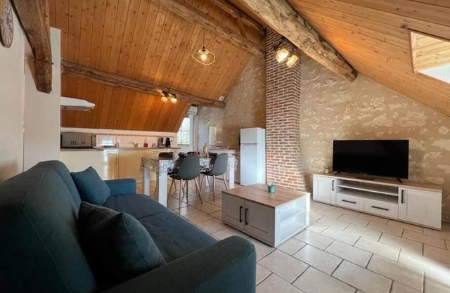 COSY ACCOMMODATION~CLIMATE CONTROL~ZOO DE BEAUVAL