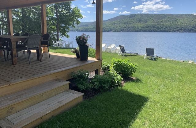 Cozy 3-bedroom waterfront cabin in charming Willsboro