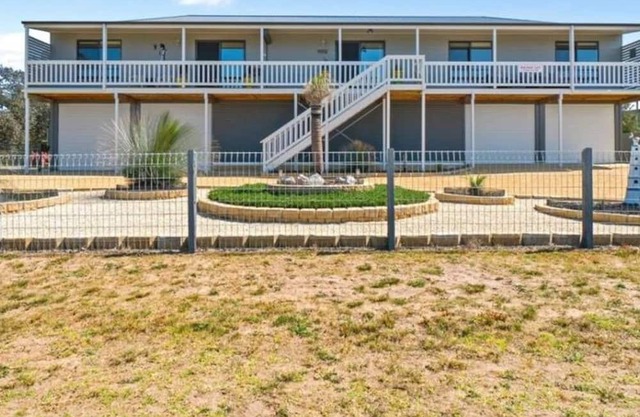 Escape to Paradise: Beauty-Peace-Serenity 5Bedrooms/2bathrooms/2Kitchens/2Living