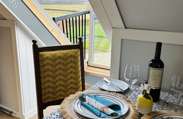 Rural idle yet so connected to surrounding leisure activities and city life. Wow