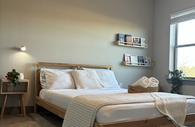 Luxury cozy room“ The Healing Era “ with private bathroom near Katy I10 Park Row