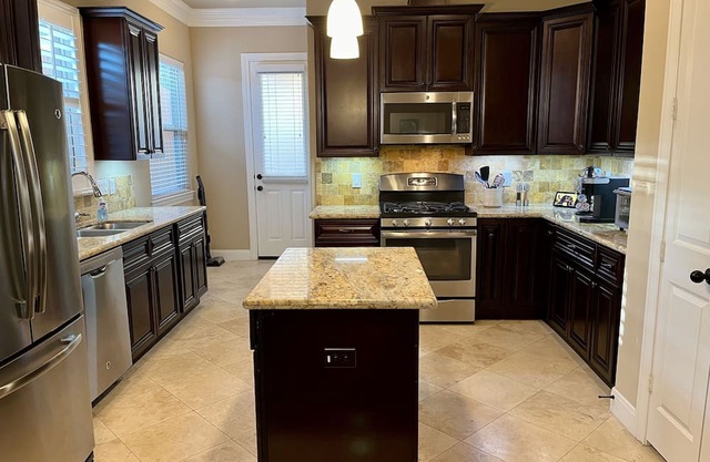 Delightful 3-bedroom townhome near CityCentre & 15 miles from downtown Houston!