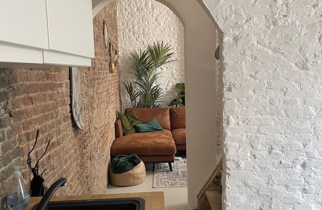 Cozy 3-bedroom Back House with private courtyard