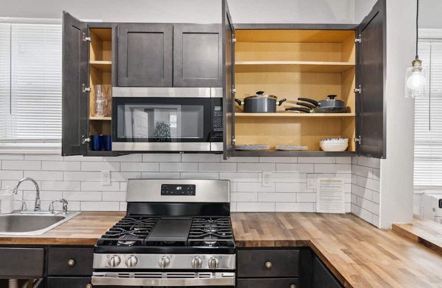 Elegant and spacious 3Bed Apt in the heart of Elizabeth / 30min to Manhattan