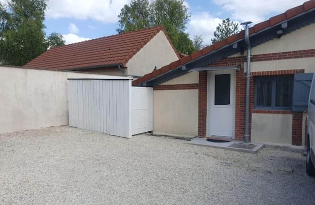 Petit Logement Indépendant - Calme Avec Cour Sécurisé - 10 Minutes de Troyes