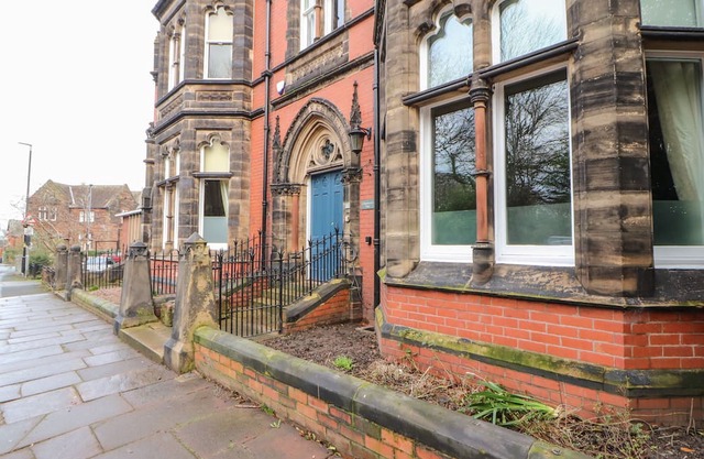 22 CHATSWORTH SQUARE, family friendly, with hot tub in Carlisle
