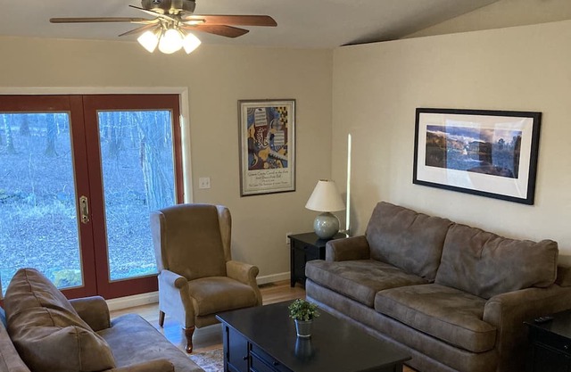 Entire house! Modern cozy house located in New Paltz.