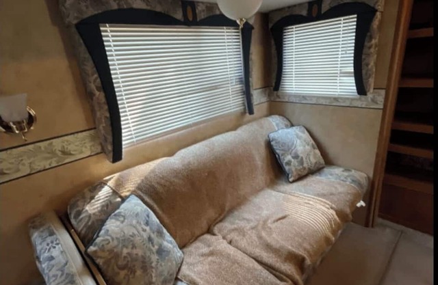 2006 Jayco JayFlight- Lakeside Adventures