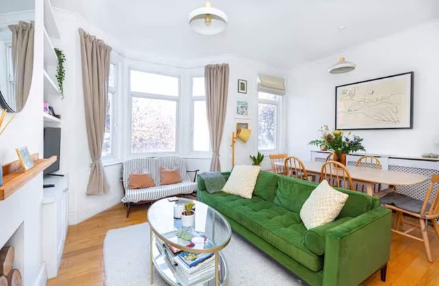 Vibrant 2BR Flat in Walthamstow, 5 min to Tube