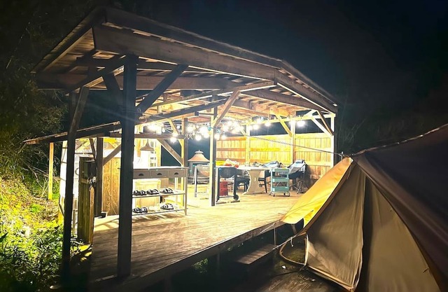 Poolside tent / Isumi County Chiba