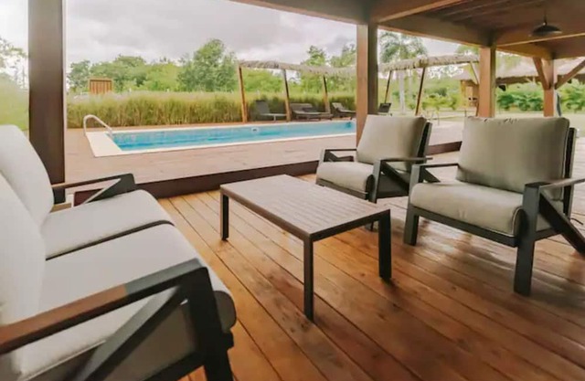 Luxury wooden cottage a 3-minute stroll from the beach, for up to 6 persons