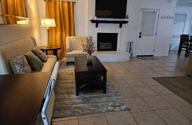 Newly renovated cozy home with 4BR 3BA