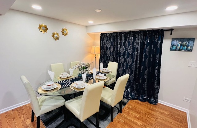 9mins from Ohare,2 free parking 4 bedroom,1.5 B Pet friendly Closer I-294, I-53.