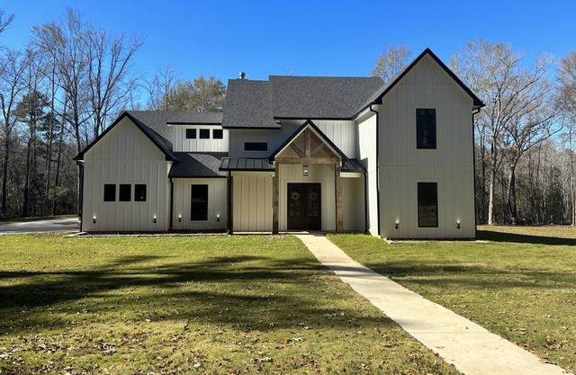 Modern Farmhouse on 13 acres