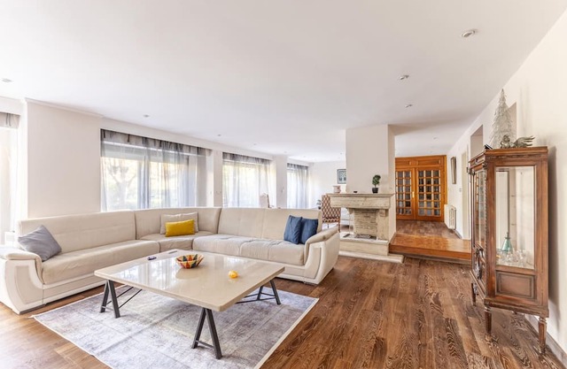 Flat with Garden 10 min to Bebek Shore