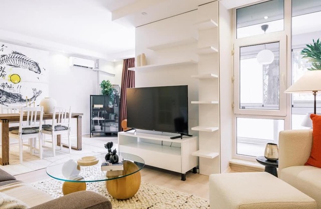 Chic Flat w Closed Balcony 10 min to Bebek Shore