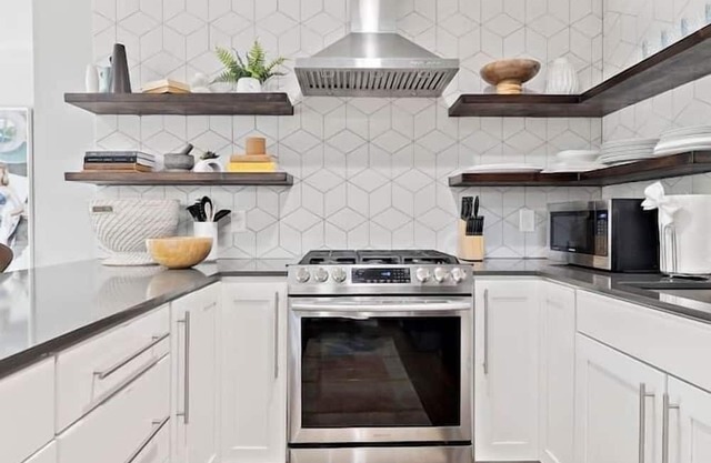 SoCo Groovy - Pool sleeps up to 14