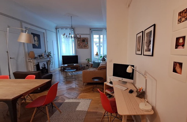 Appartement Meublé Type 3,emplacement Très Recherché 6 ème Arrondissement