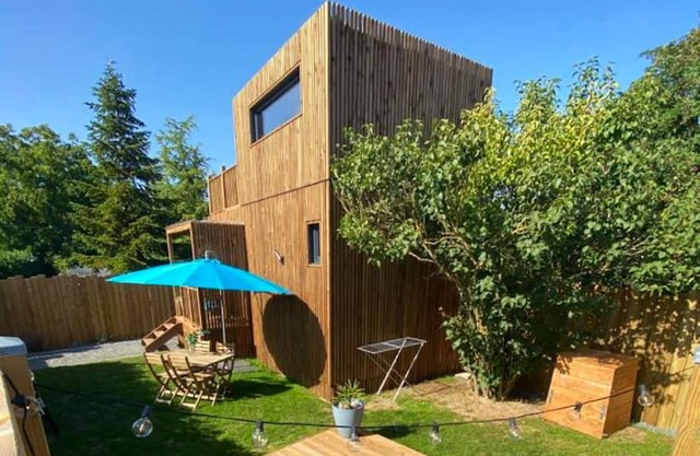Homerez - House for 4 ppl. with jacuzzi, garden, terrace and balcony at Plassay