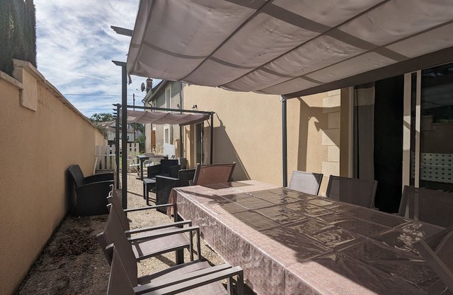 Guestroom Neuvy-Saint-Sépulchre, 3 bedrooms, 6 persons