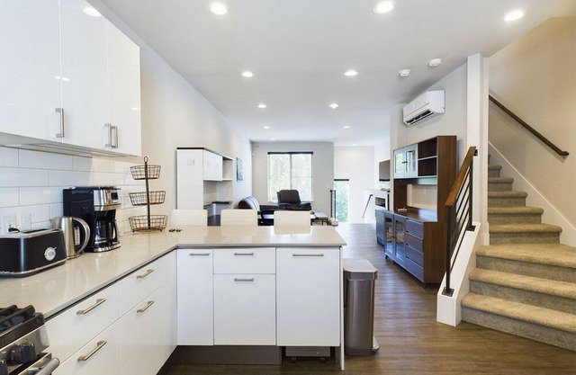 Stylish Sammamish 1BR w/ Parking & In-Unit W/D, by Blueground