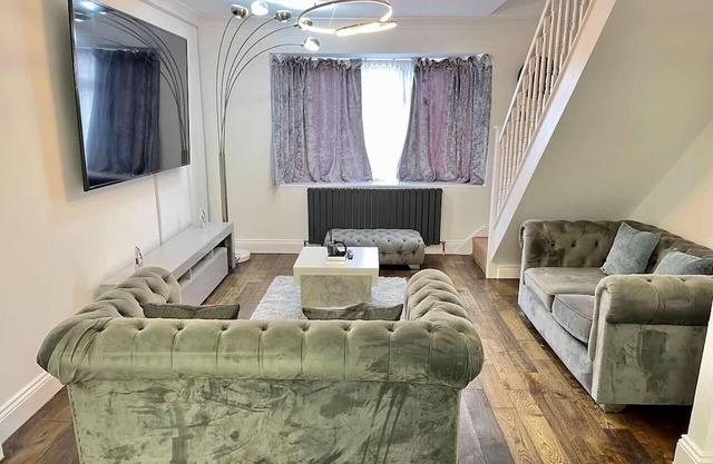 Beautiful 4-Bed House in Billericay