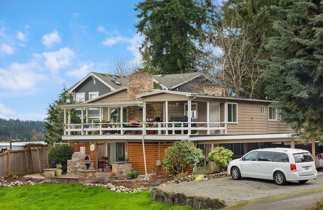 Beautiful Sammamish Lake View Resort Like Unit near Microsoft!