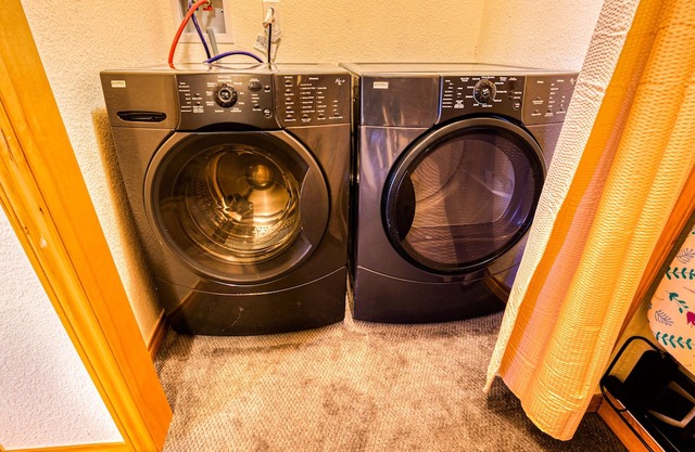 Private Basement by Outlet/Golf Course/East Lake