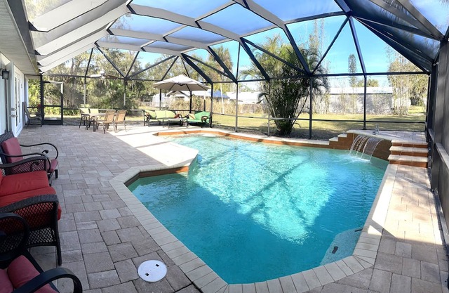 ~Private Vacay Home with Heated Pool mins from Venice and Nokomis Beaches~