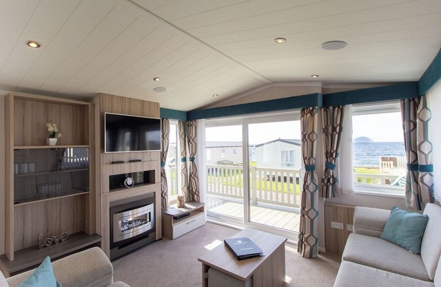 Modern, contemporary holiday home facing the sea.