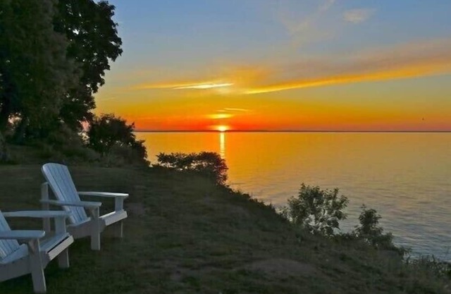 COTTAGE NIAGARA DIRECT WATERFRONT