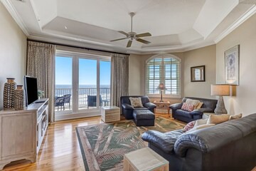 Beautiful oceanfront condo w/ private balcony overlooking the Atlantic Ocean!