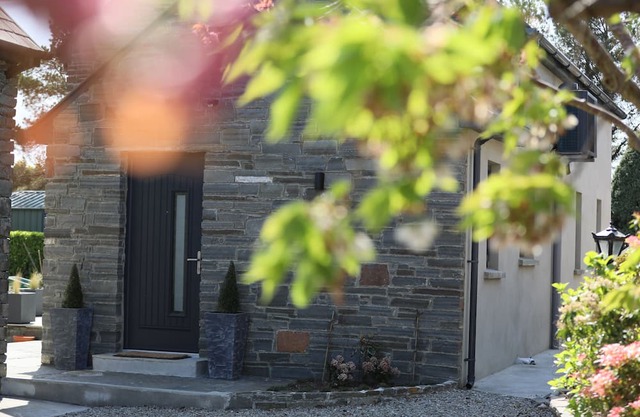 Gorgeous traditional stone one bedroom cottage; A haven of tranquility in Goleen
