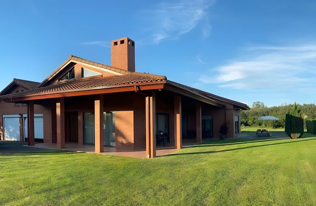 Villa Monasterio just 15 minutes from Santander