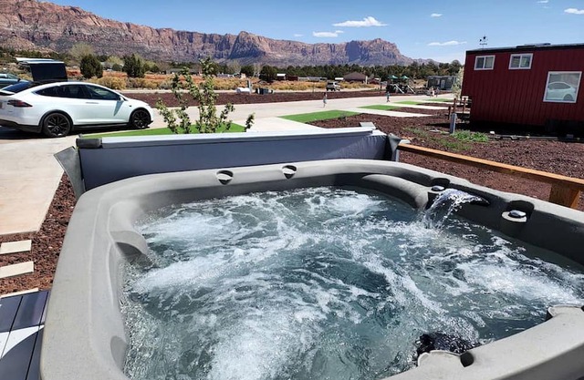 Tiny Home Paradise: Private Deck & Hot Tub Getaway in Utah's Scenic Beauty