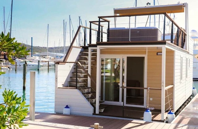 Houseboat Lavender with AC and Hot Tub in Portorož