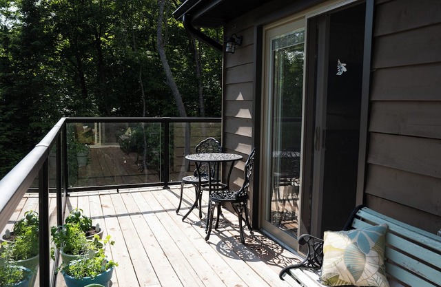 Tree top Living in the heart of cottage country. Stunning 4 season cottage.