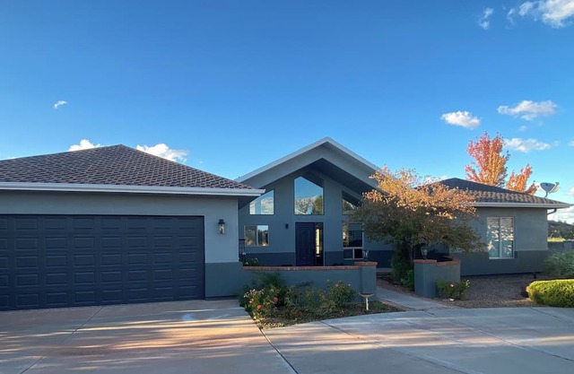 Great location, golf or Temple and newly remodeled. 3 bed, 3 bath in Snowflake